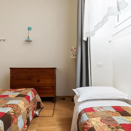 Apartment La Casa Colorata - Flats In - Bocconi